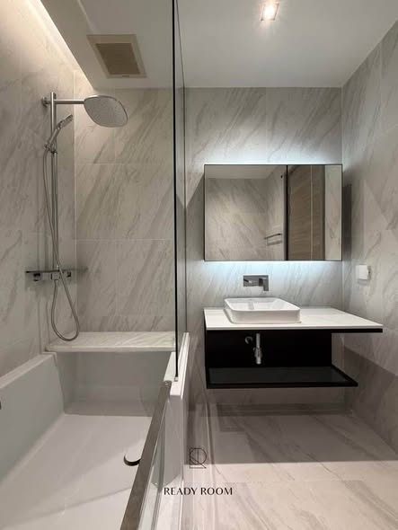 bathroom of THE ROOM SUKHUMVIT 38 | เดอะรูม สุขุมวิท 38