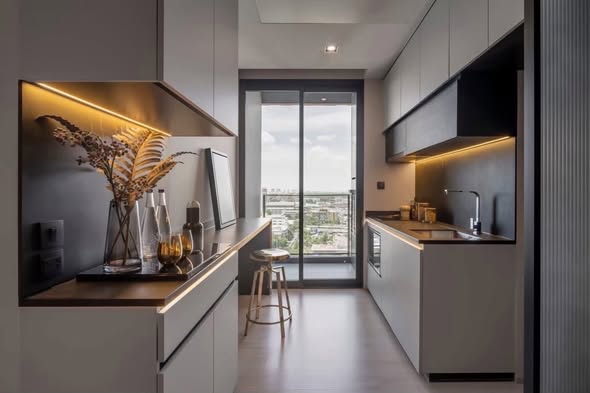 kitchen of THE ROOM SUKHUMVIT 38 | เดอะรูม สุขุมวิท 38