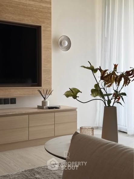 living room and room interior of THE ROOM SUKHUMVIT 38 | เดอะรูม สุขุมวิท 38