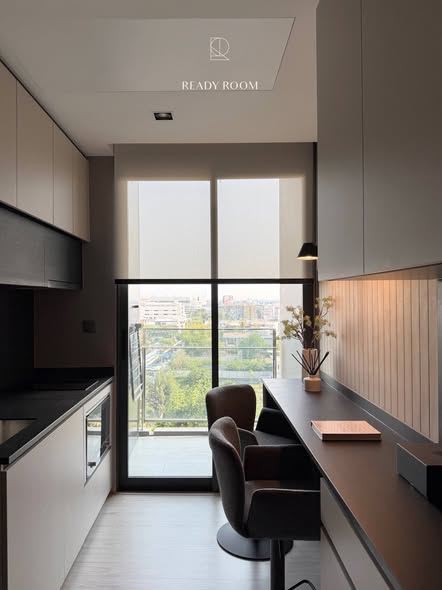 room interior and bathroom of THE ROOM SUKHUMVIT 38 | เดอะรูม สุขุมวิท 38
