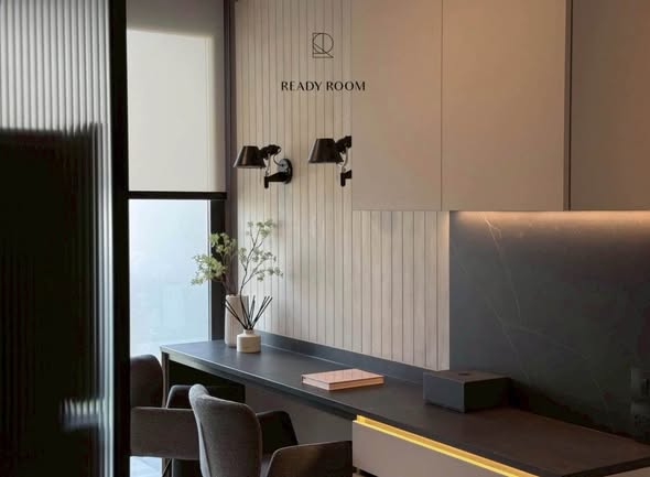 room interior and bathroom of THE ROOM SUKHUMVIT 38 | เดอะรูม สุขุมวิท 38