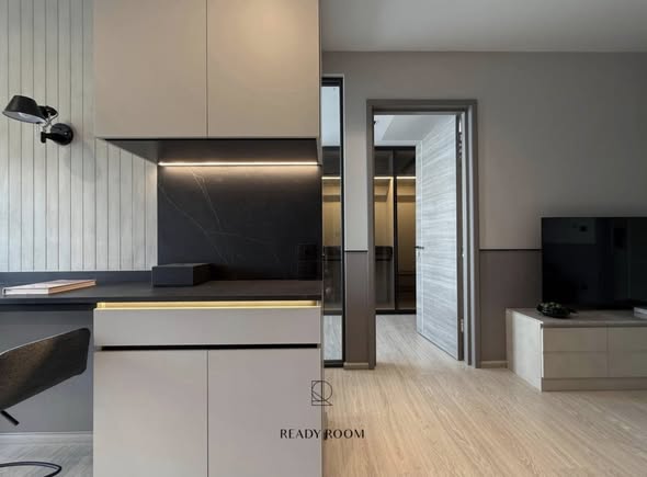 room interior and kitchen of THE ROOM SUKHUMVIT 38 | เดอะรูม สุขุมวิท 38