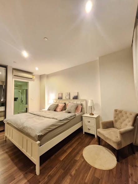 bedroom of The Room Sukhumvit 62