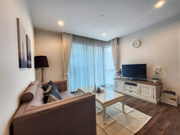 bedroom and living room of The Room Sukhumvit 62