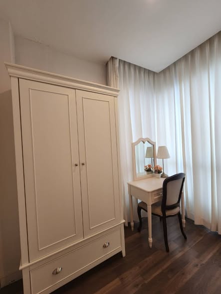 bedroom and room interior of The Room Sukhumvit 62