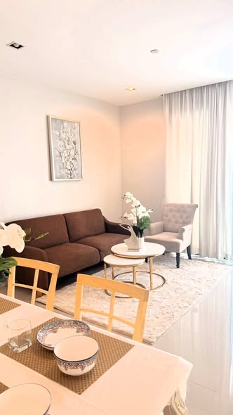 living room of The Room Sukhumvit 62