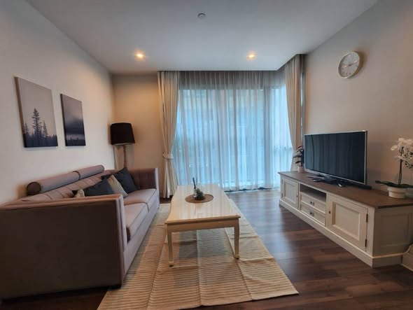 living room of The Room Sukhumvit 62