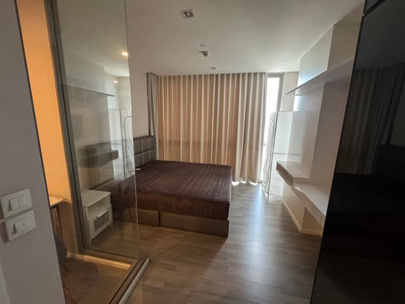 bedroom and room interior of The Room Sukhumvit 69
