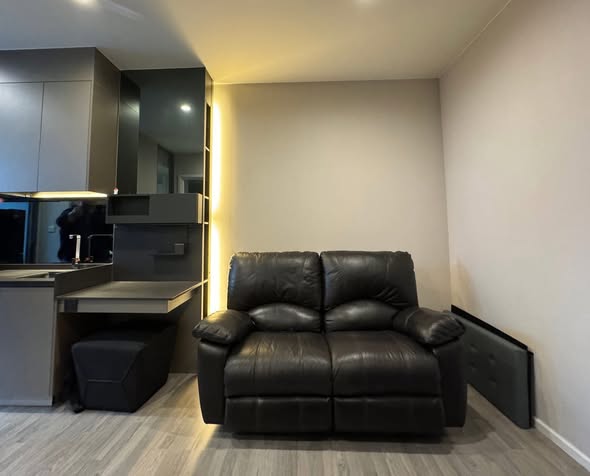 living room of The Room Sukhumvit 69