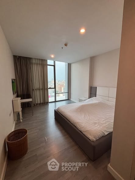 bedroom of The Room Wongwian Yai