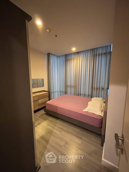 bedroom and room interior of The Room Wongwian Yai