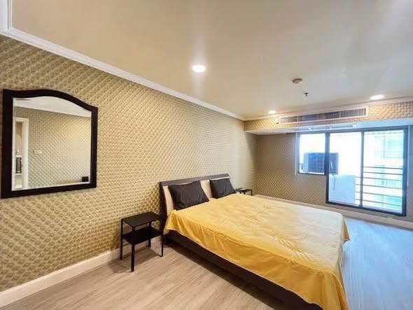 bedroom of The Royal Place 2