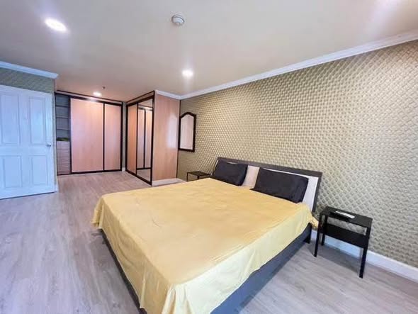 bedroom of The Royal Place 2
