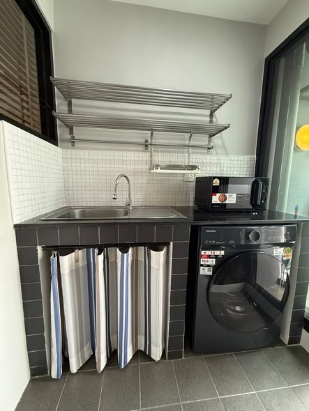 bathroom and kitchen of The Seed Mingle