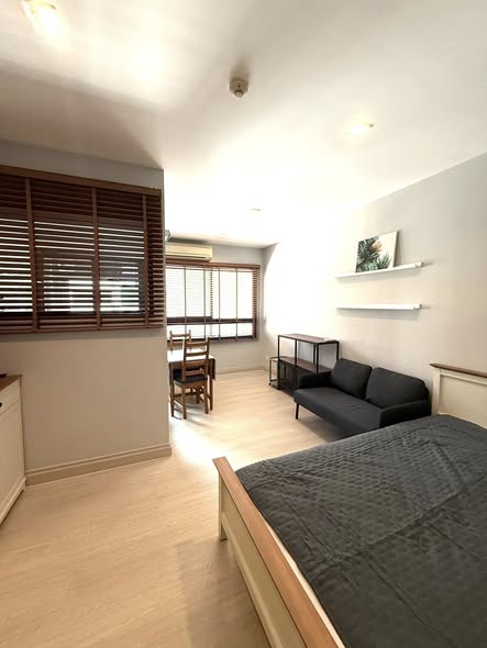 bedroom of The Seed Mingle