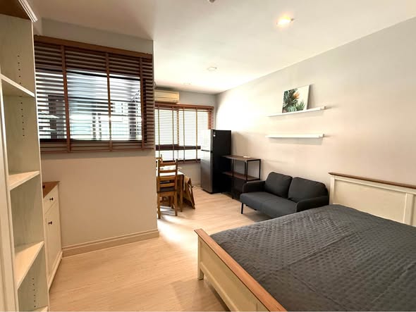 bedroom of The Seed Mingle