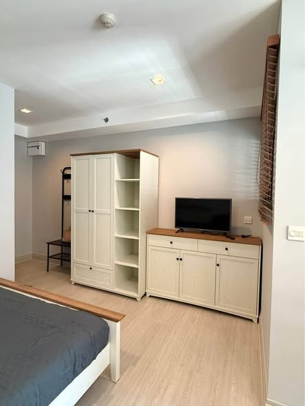 bedroom of The Seed Mingle