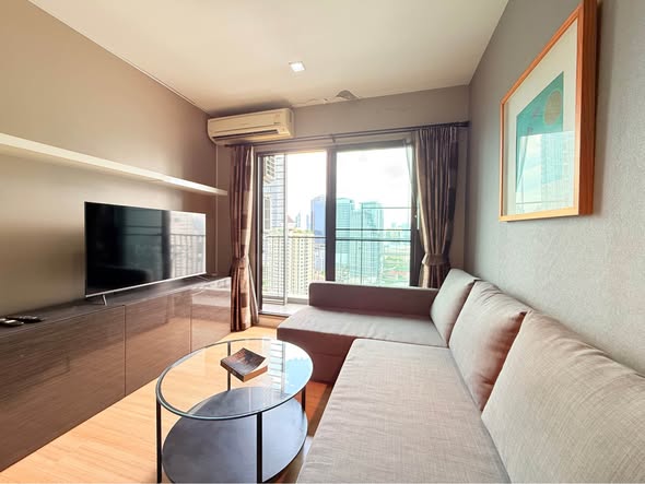 living room and bedroom of The Seed Mingle