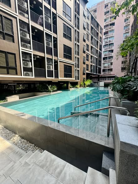 pool of The SHADE Sathon 1 (เดอะเชดด์ สาทร 1)