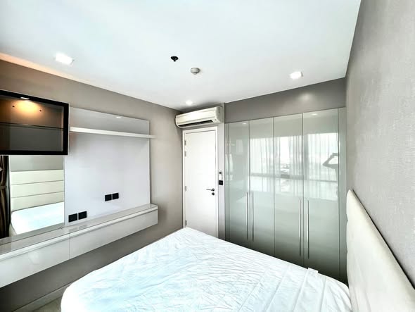bedroom and room interior of The Signature by Urbano