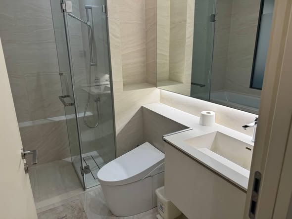 bathroom of The Strand Thonglor