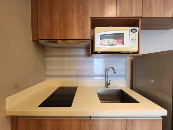 bathroom and kitchen of The Strand Thonglor