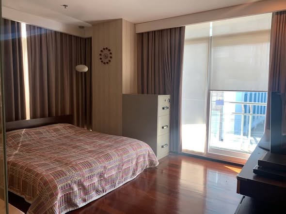 bedroom and room interior of The Supara