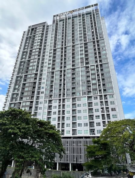 The Tempo Grand Sathon-Wutthakat
