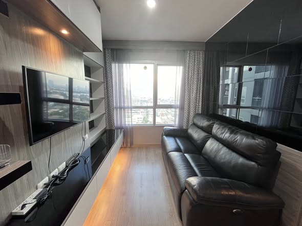 The Tempo Grand Sathon-Wutthakat
