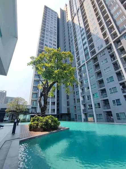 pool of The Tempo Grand Sathon-Wutthakat