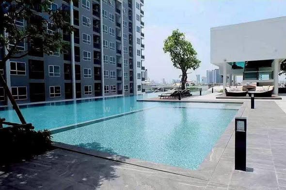 pool of The Tempo Grand Sathon-Wutthakat