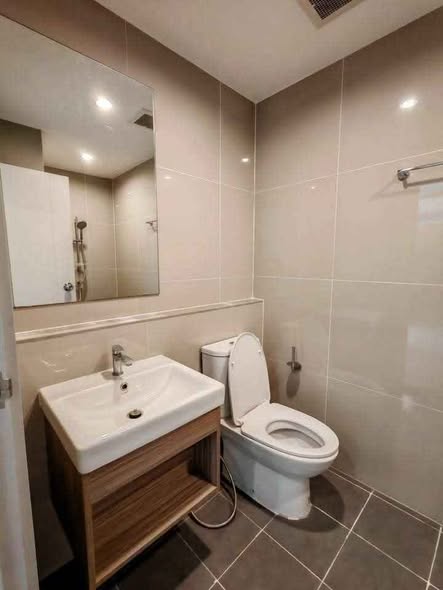 bathroom of The Tree Huamak Interchange