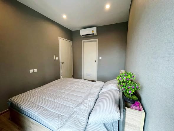 bedroom of The Tree Huamak Interchange