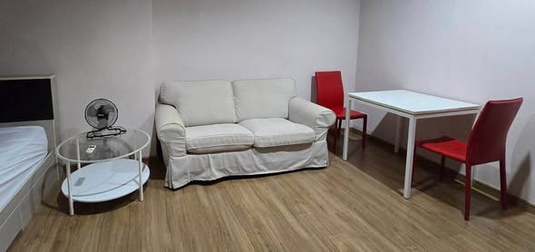 bedroom and living room and room interior of The Tree Interchange