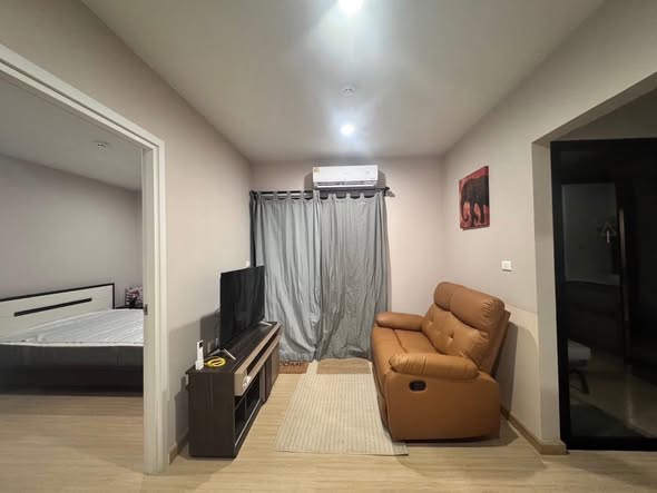 bedroom of The Tree On nut Station