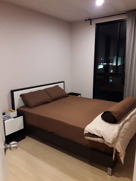 bedroom and room interior of The Tree On nut Station