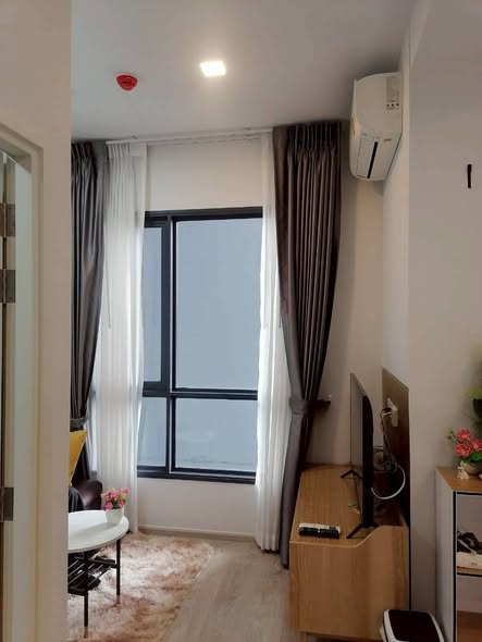 bedroom and room interior of The Tree Pattanakarn-Ekkamai