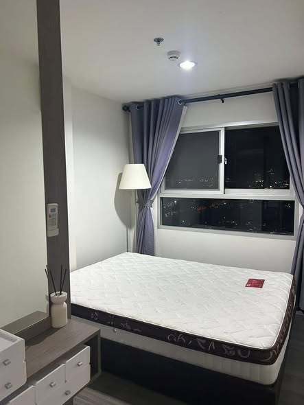 bedroom of The Trust Condo @BTS Erawan