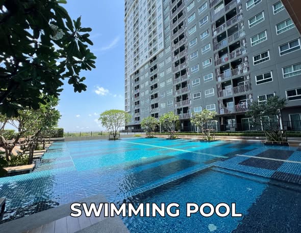 pool of The Trust Condo @BTS Erawan