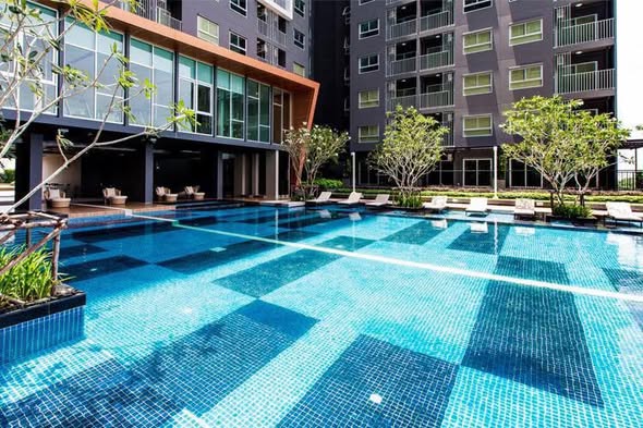 pool of The Trust Condo @BTS Erawan