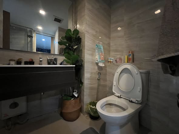 bathroom of The Urban Attitude