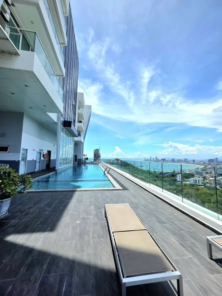 pool of The Vision Condo