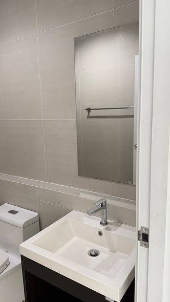 room interior and bathroom of The Vision Lat Phrao – Nawamin (เดอะ วิชั่น ลาดพร้าว – นวมินทร์ )