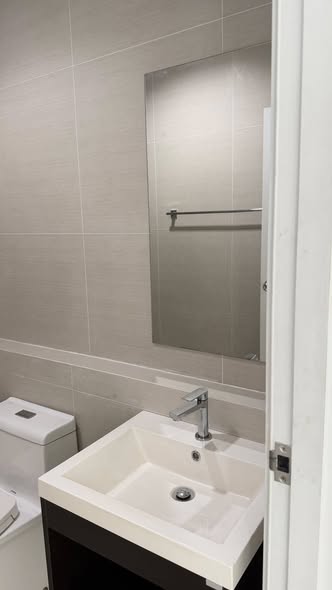 room interior and bathroom of The Vision Lat Phrao – Nawamin (เดอะ วิชั่น ลาดพร้าว – นวมินทร์ )
