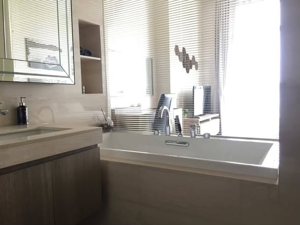 bathroom of THE XXXIX