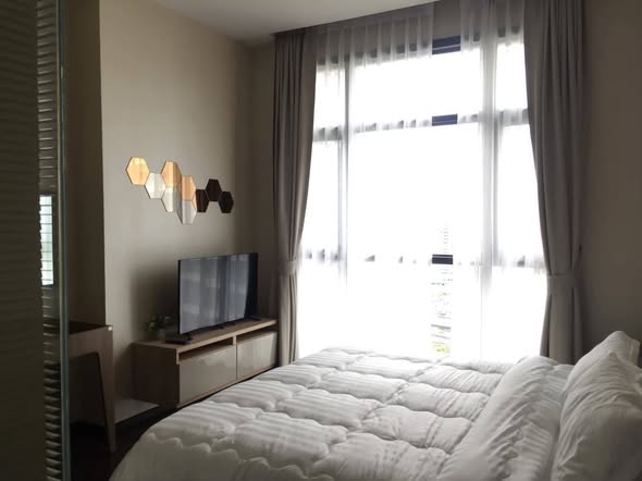 bedroom of THE XXXIX