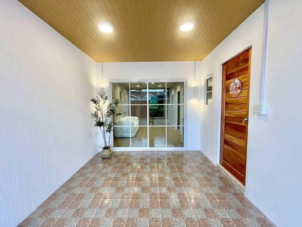 Thewin Town House