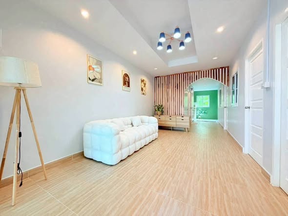 living room and bedroom of Thewin Town House