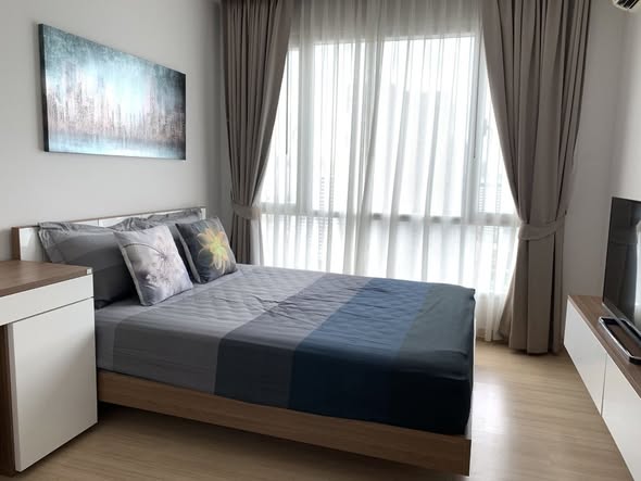 bedroom of Thru Thong Lor