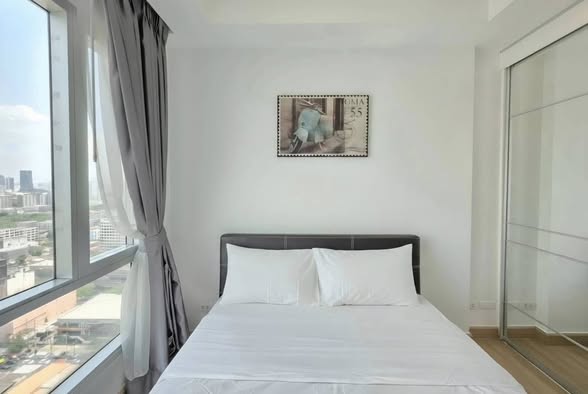 bedroom of Thru Thong Lor